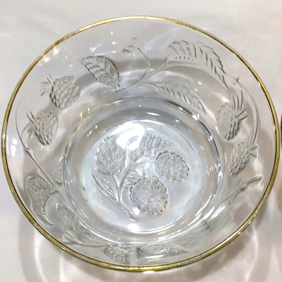 Pair of elegant berry or fresh fruit bowls - Picture 2 of 6